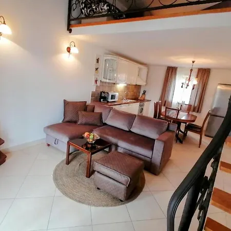 Marid - One Bedroom With Balcony 오파티아