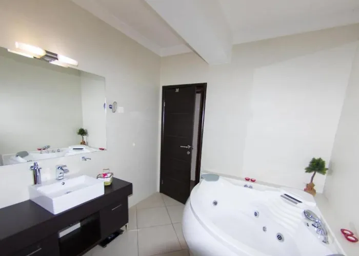 Marid - One Bedroom With Balcony * 오파티아